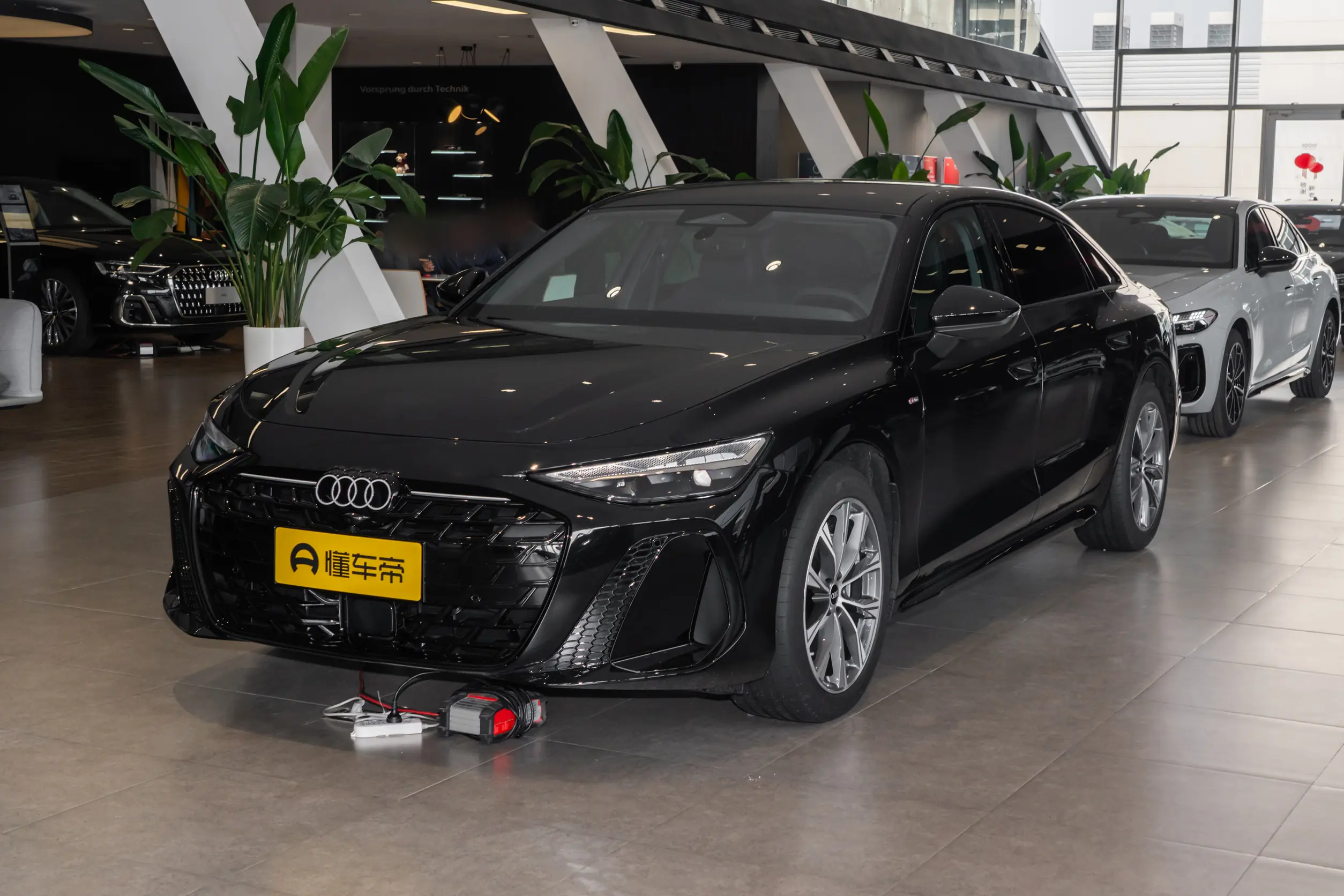Audi A6L: купить под заказ из Китая