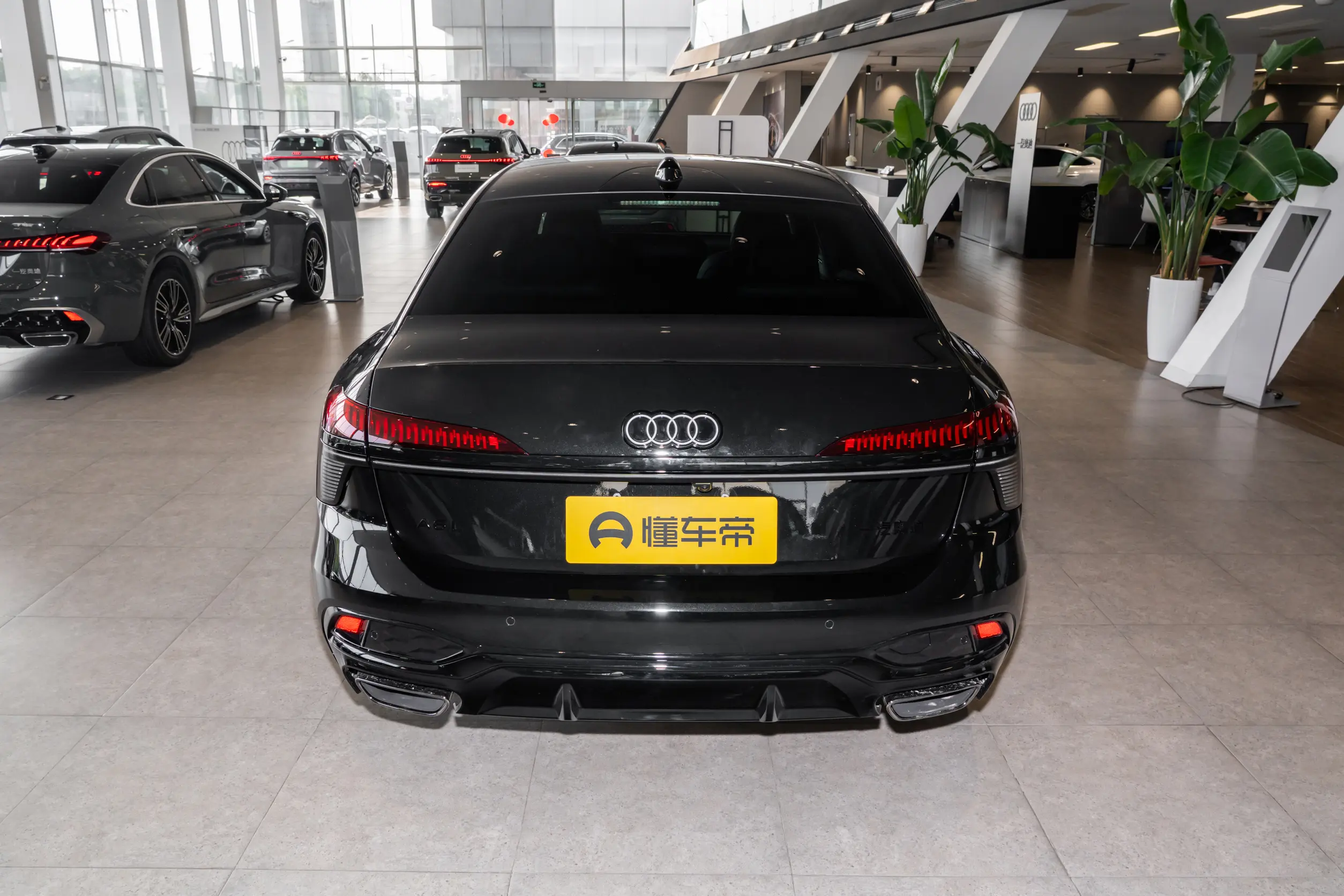 Audi A6L: купить под заказ из Китая