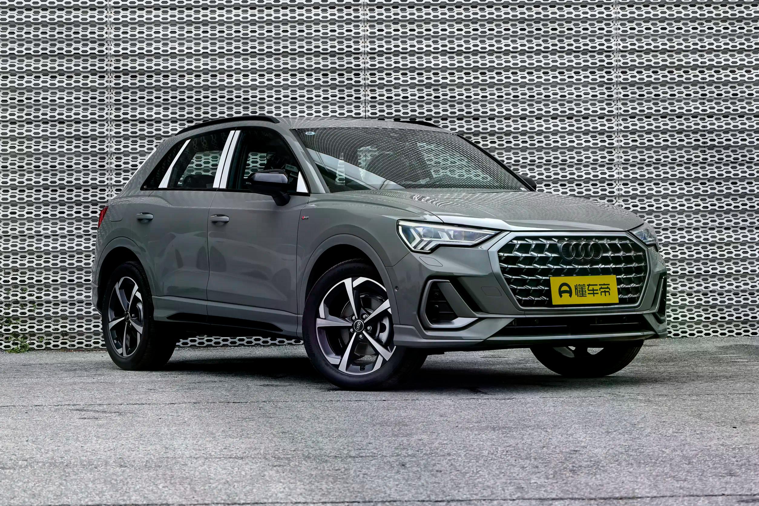Audi Q3 — фото автомобиля, который мы привозим под заказ