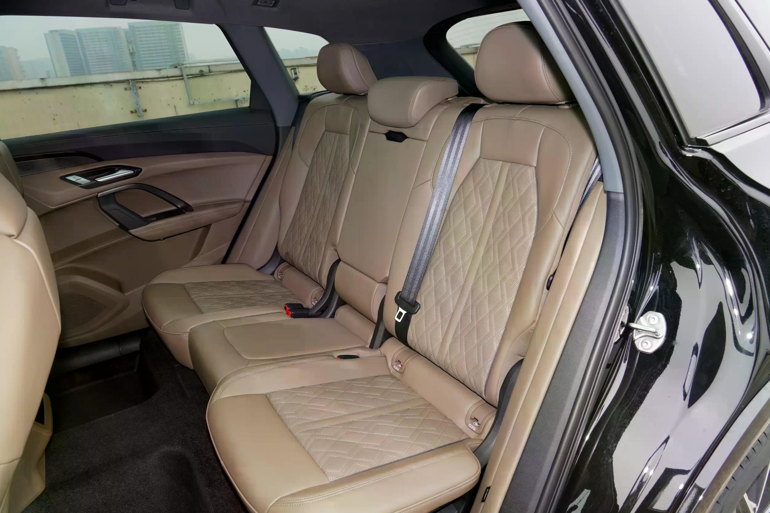 Audi Q5L MAX: купить под заказ из Киргизии