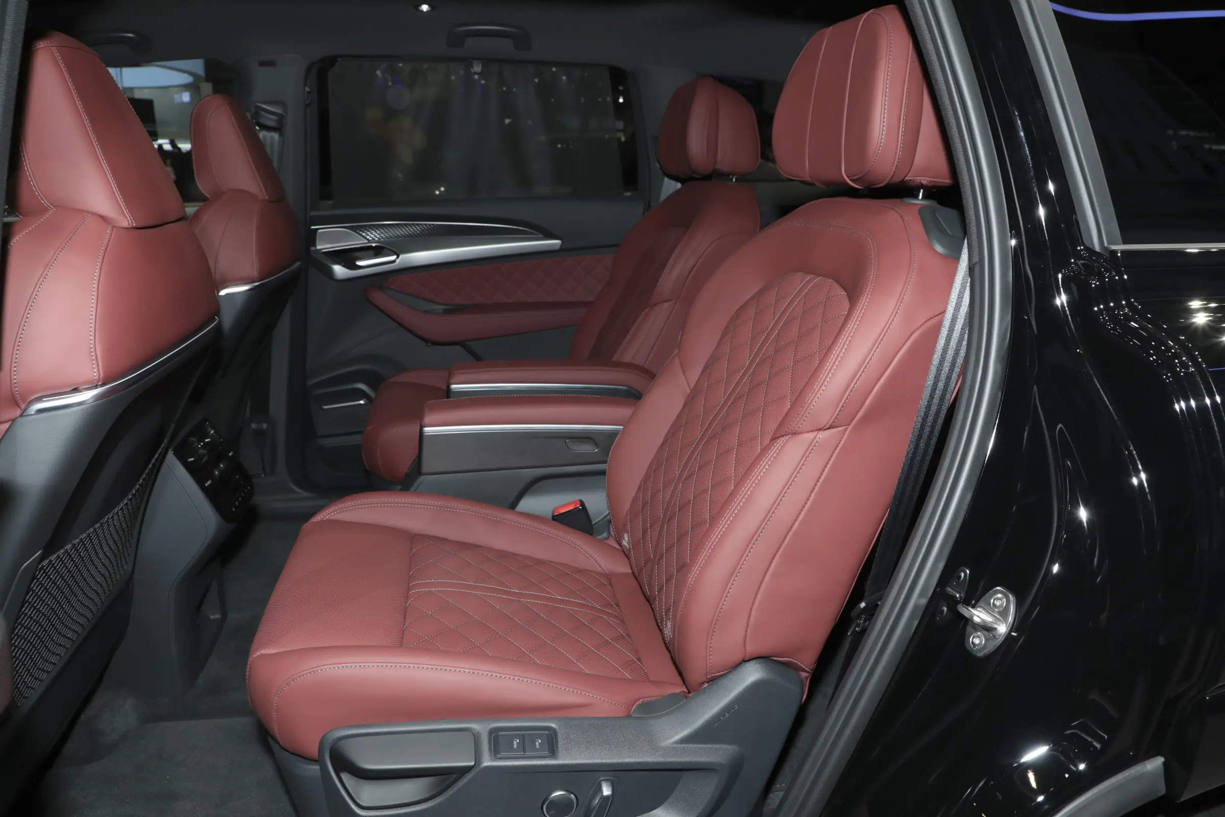 Audi Q6 MAX: купить под заказ из Киргизии