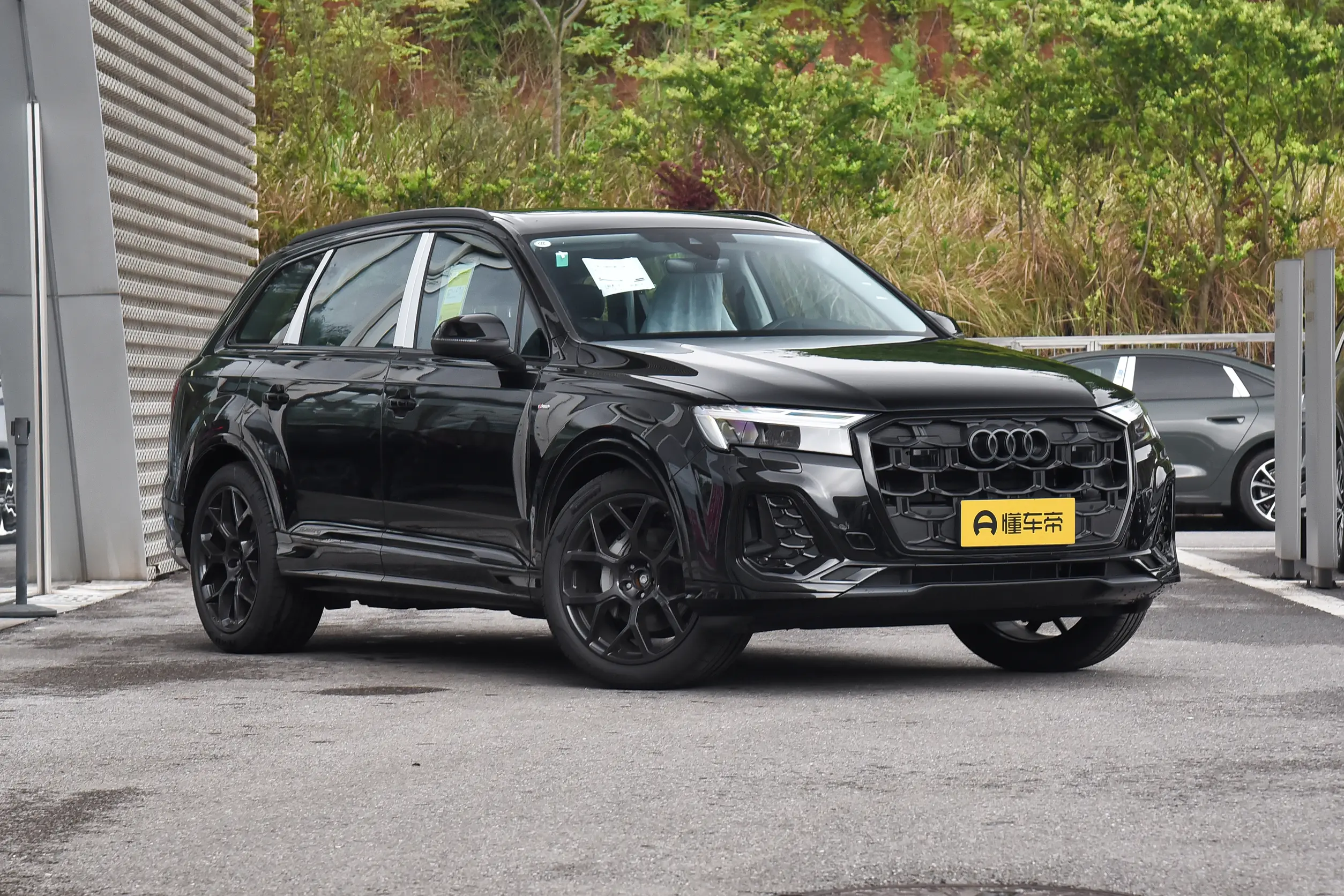 Audi Q7: купить под заказ из Китая