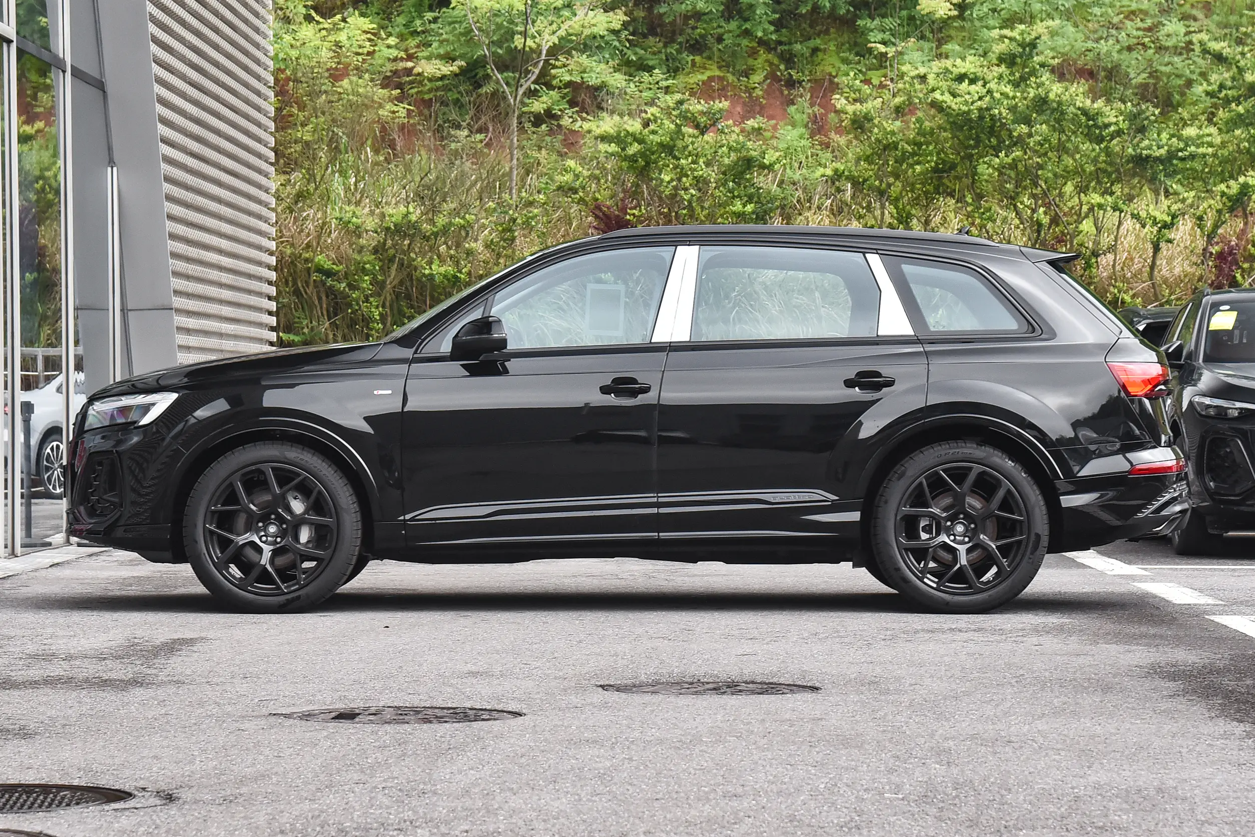 Audi Q7: купить под заказ из Китая
