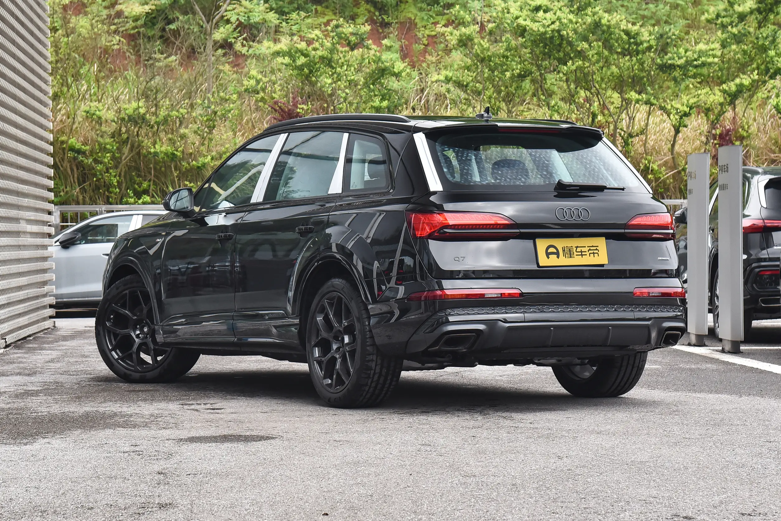 Audi Q7: купить под заказ из Китая