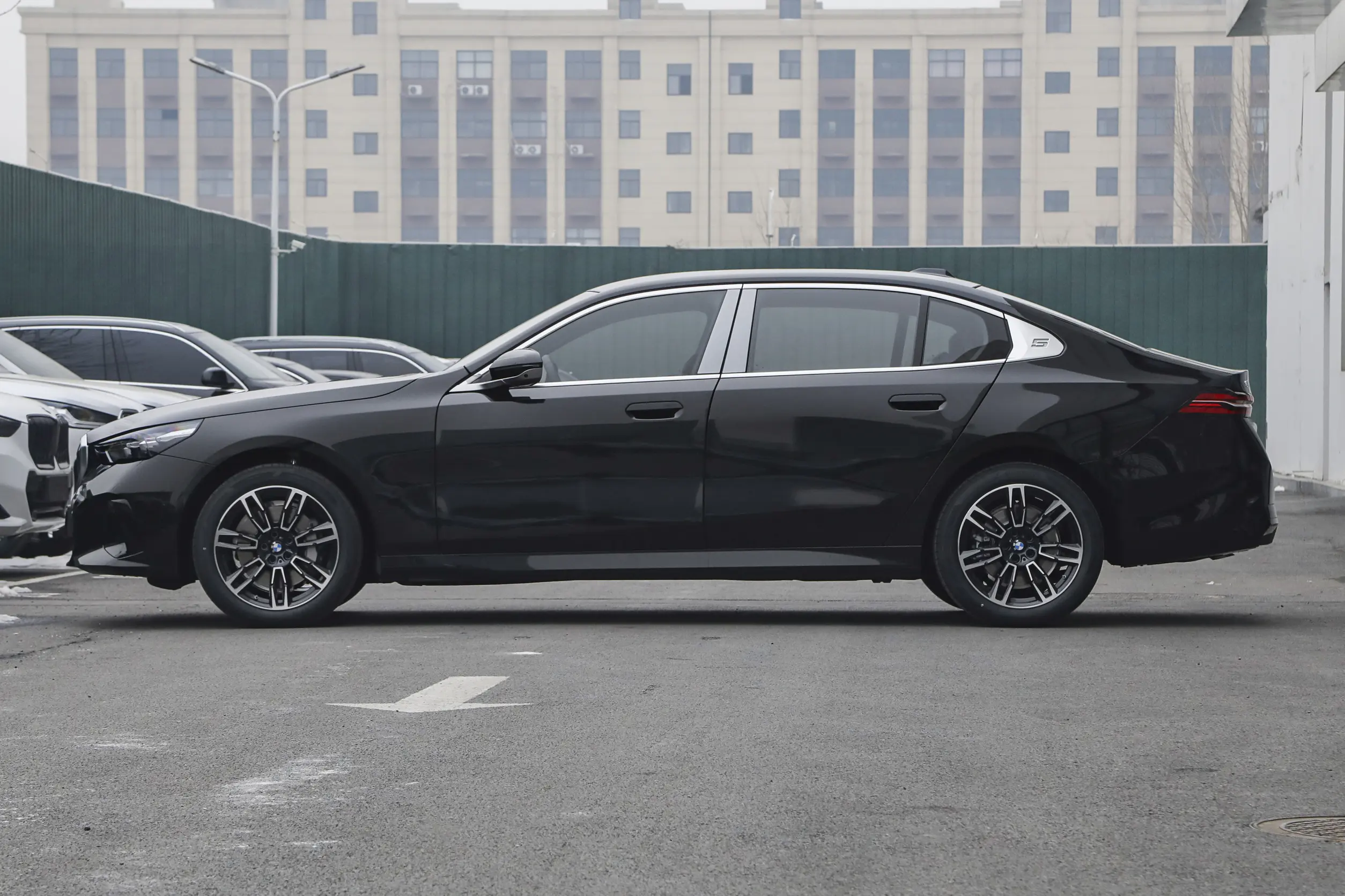 BMW 5 Series L (китайская сборка): купить под заказ из Китая