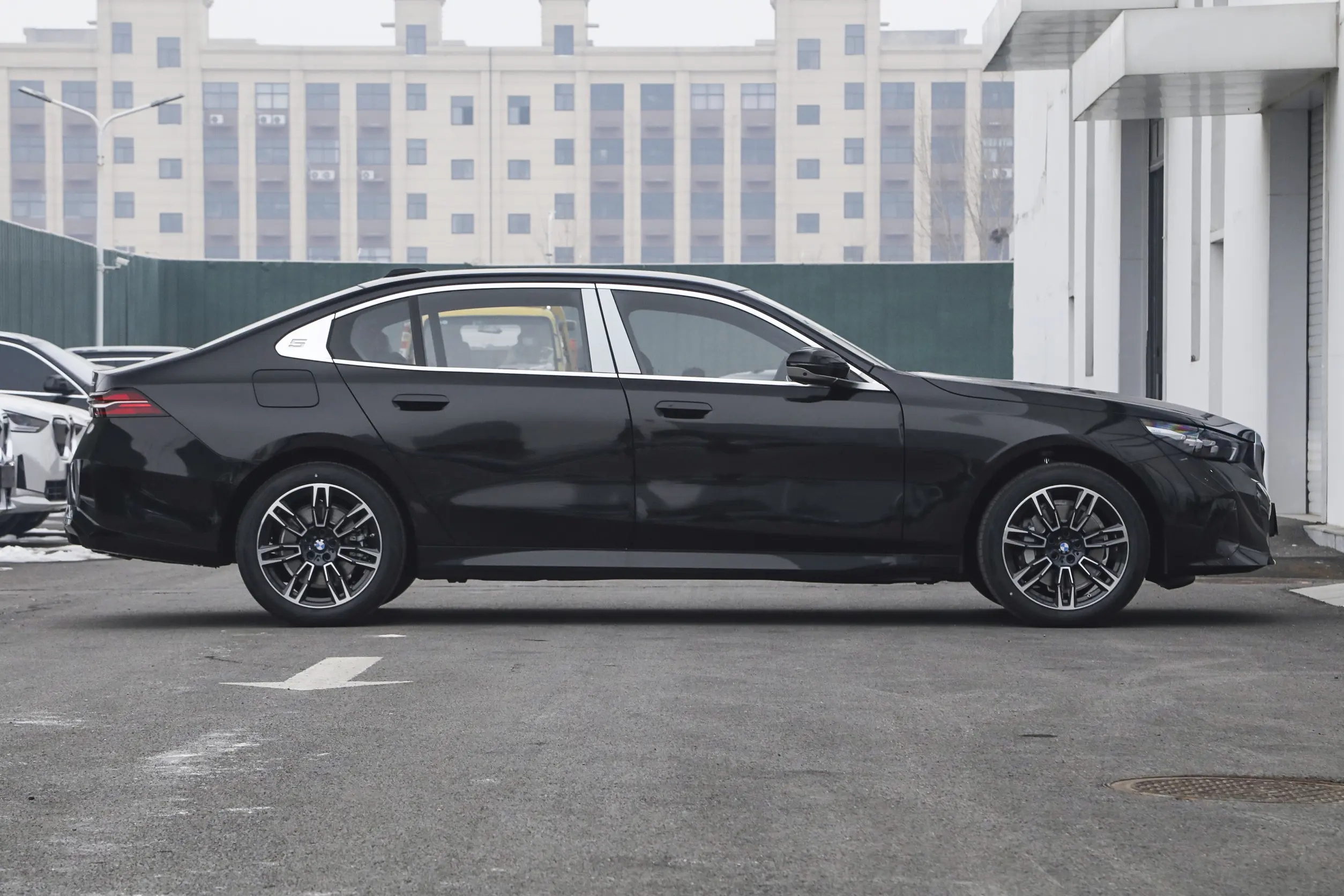BMW 5 Series L (китайская сборка): купить под заказ из Китая