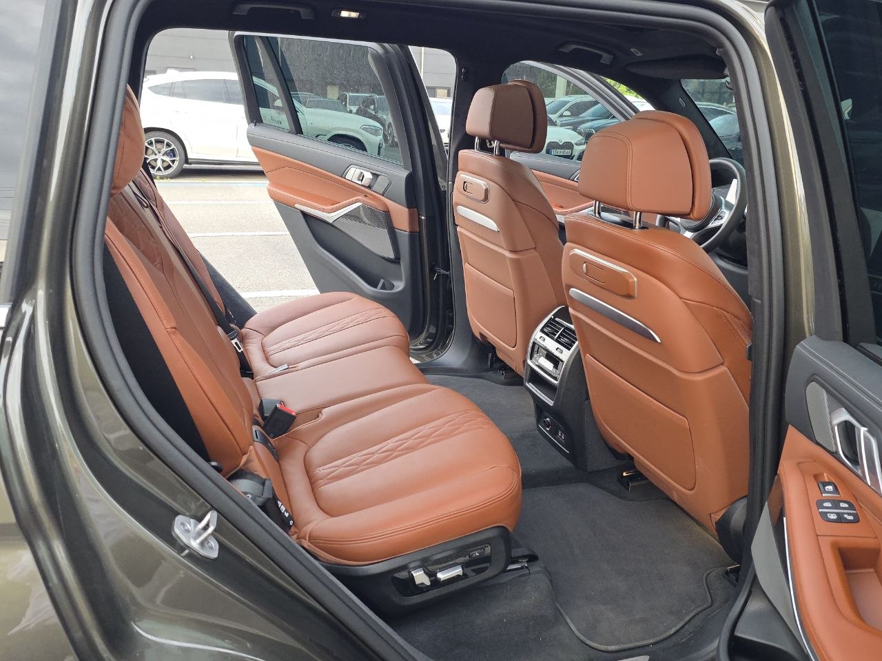 BMW X7 40i M Sport (7 мест): авто из Кореи под ключ
