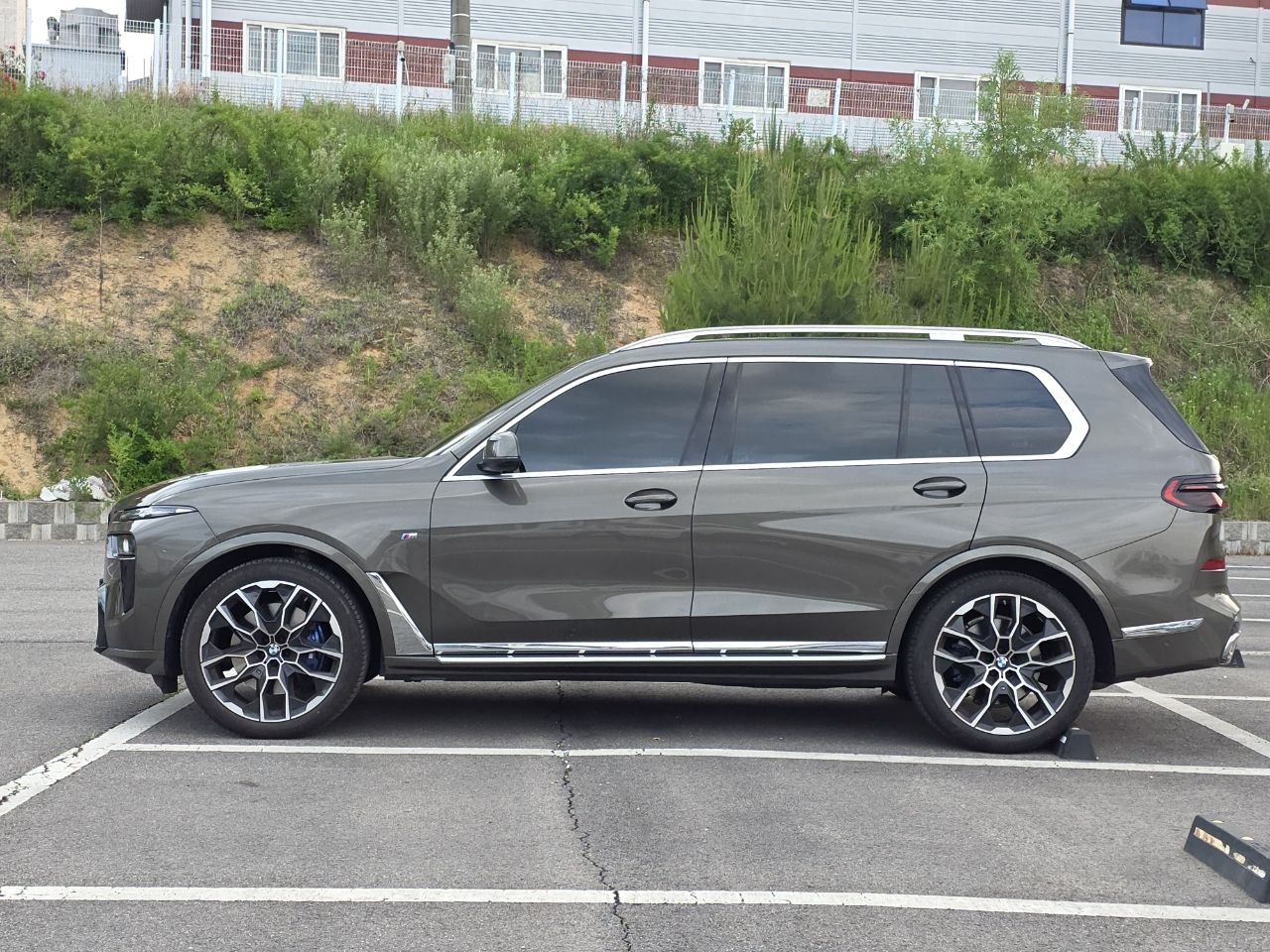 BMW X7 40i M Sport (7 мест): авто из Кореи под ключ