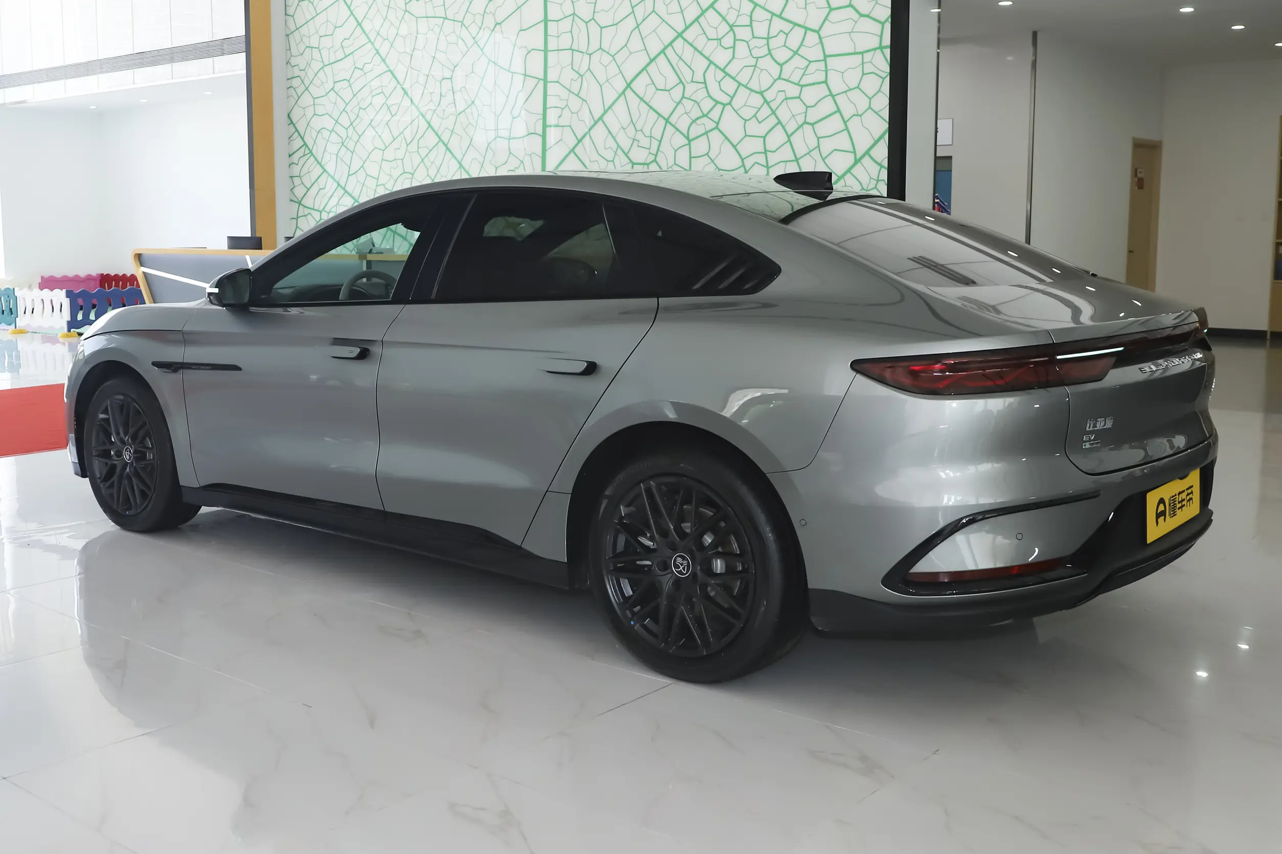 BYD Han: купить под заказ из Китая