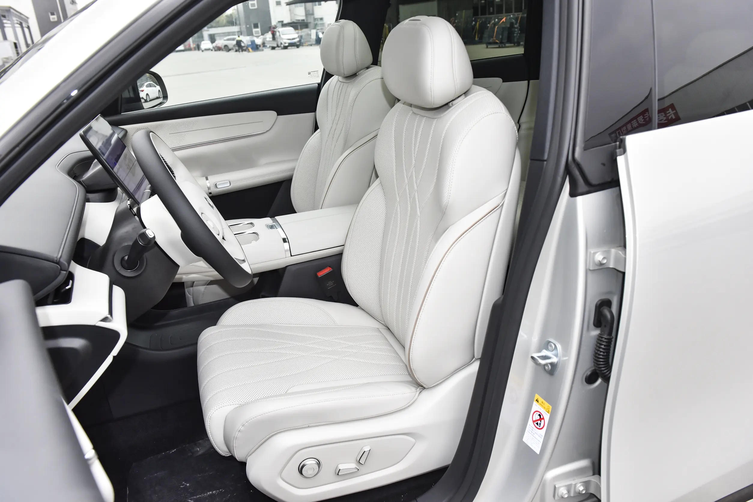 Changan Qiyuan Q07: купить под заказ из Китая