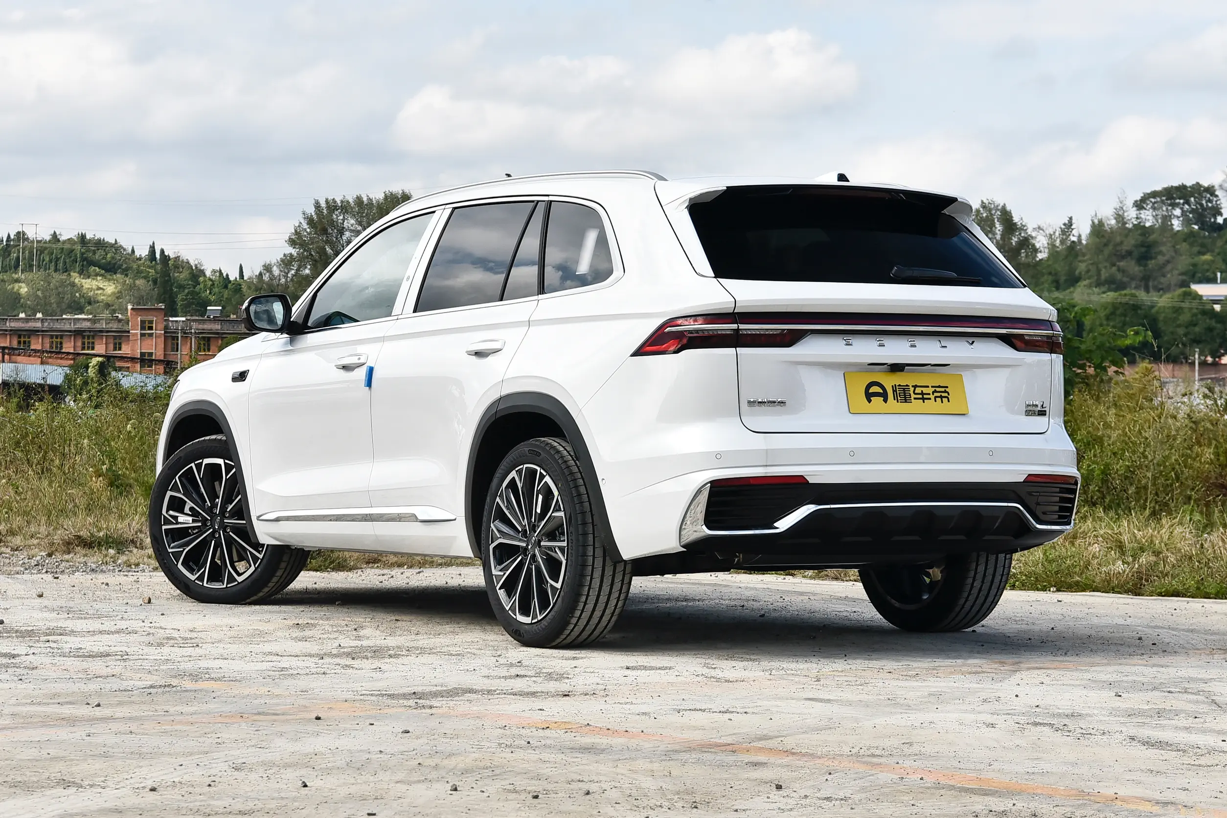 Geely Monjaro: купить под заказ из Киргизии