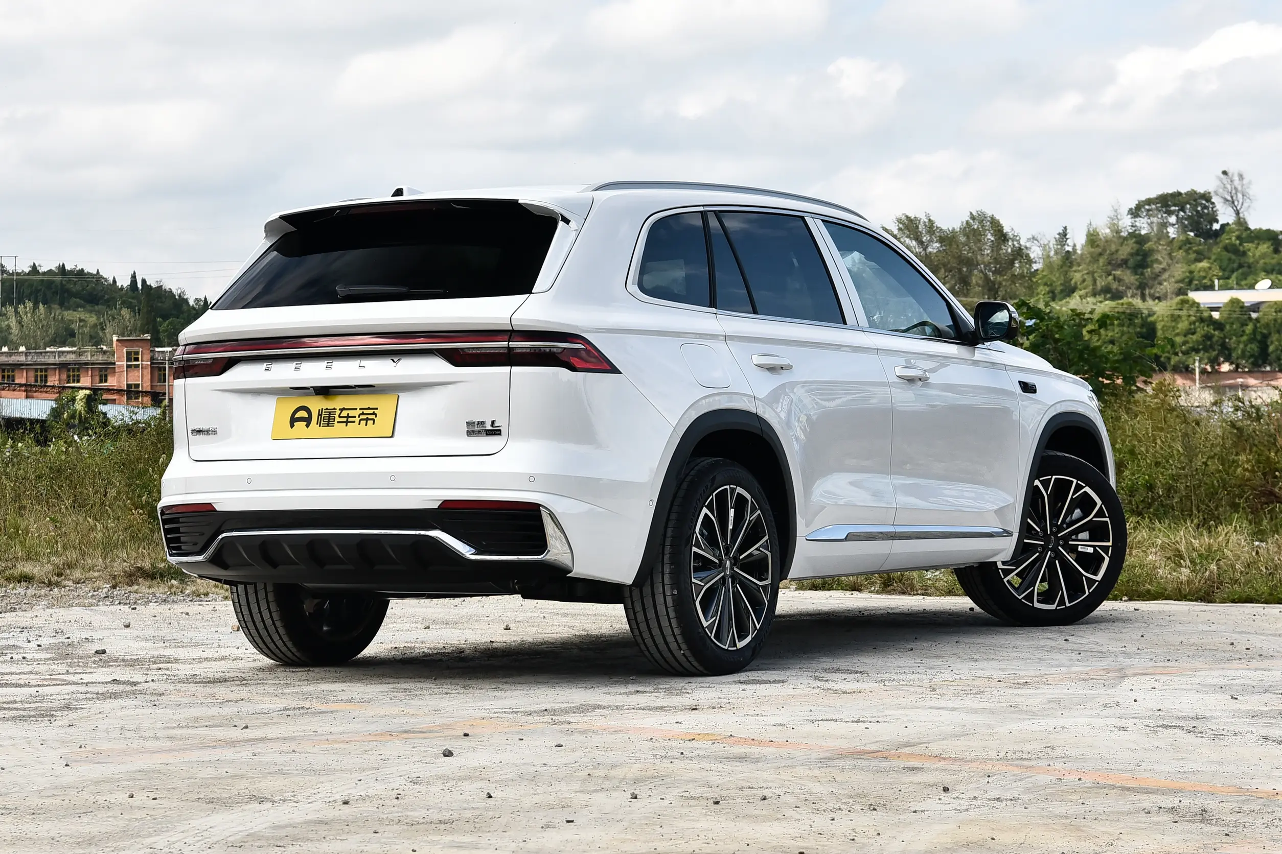 Geely Monjaro: купить под заказ из Киргизии