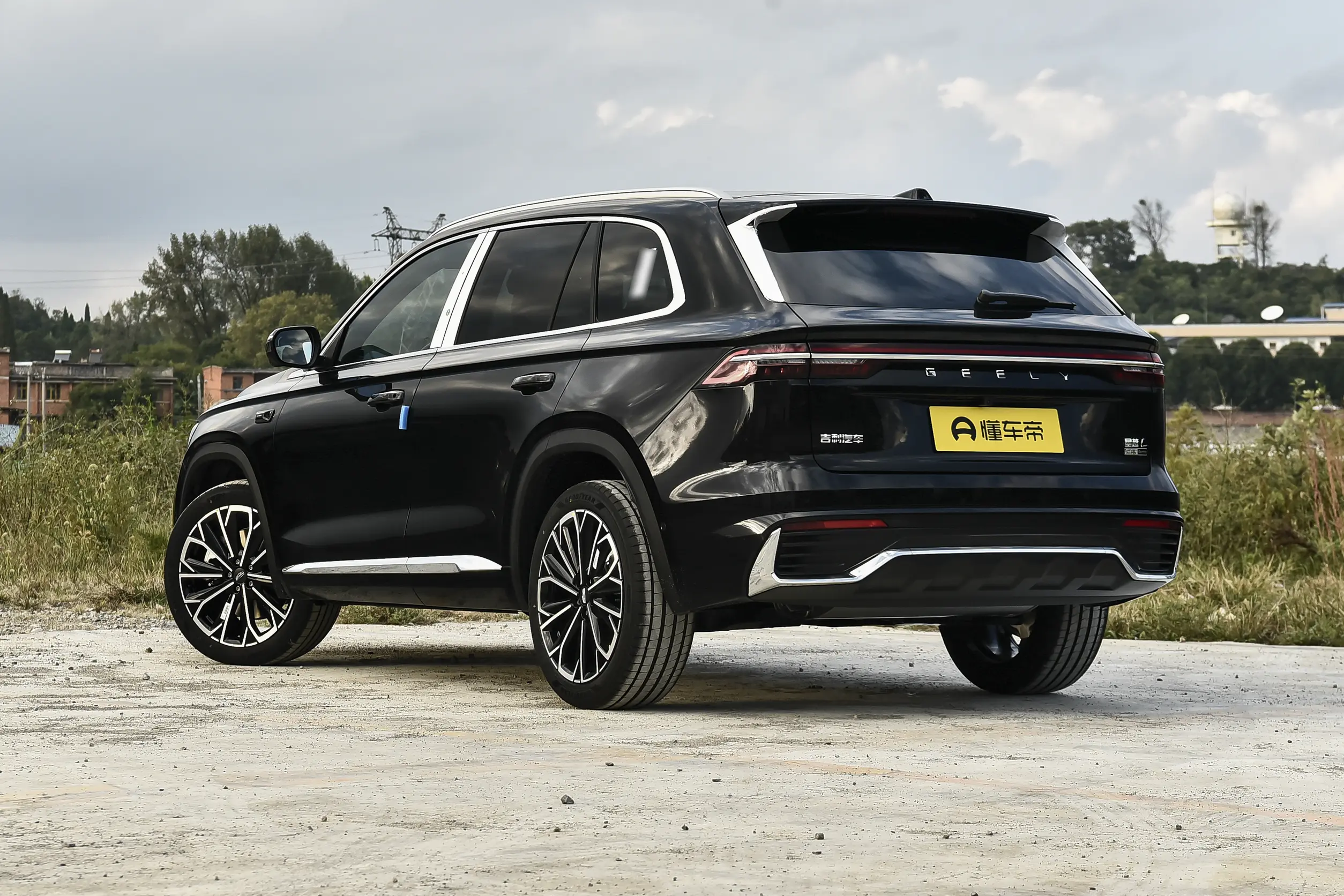 Geely Monjaro: купить под заказ из Киргизии