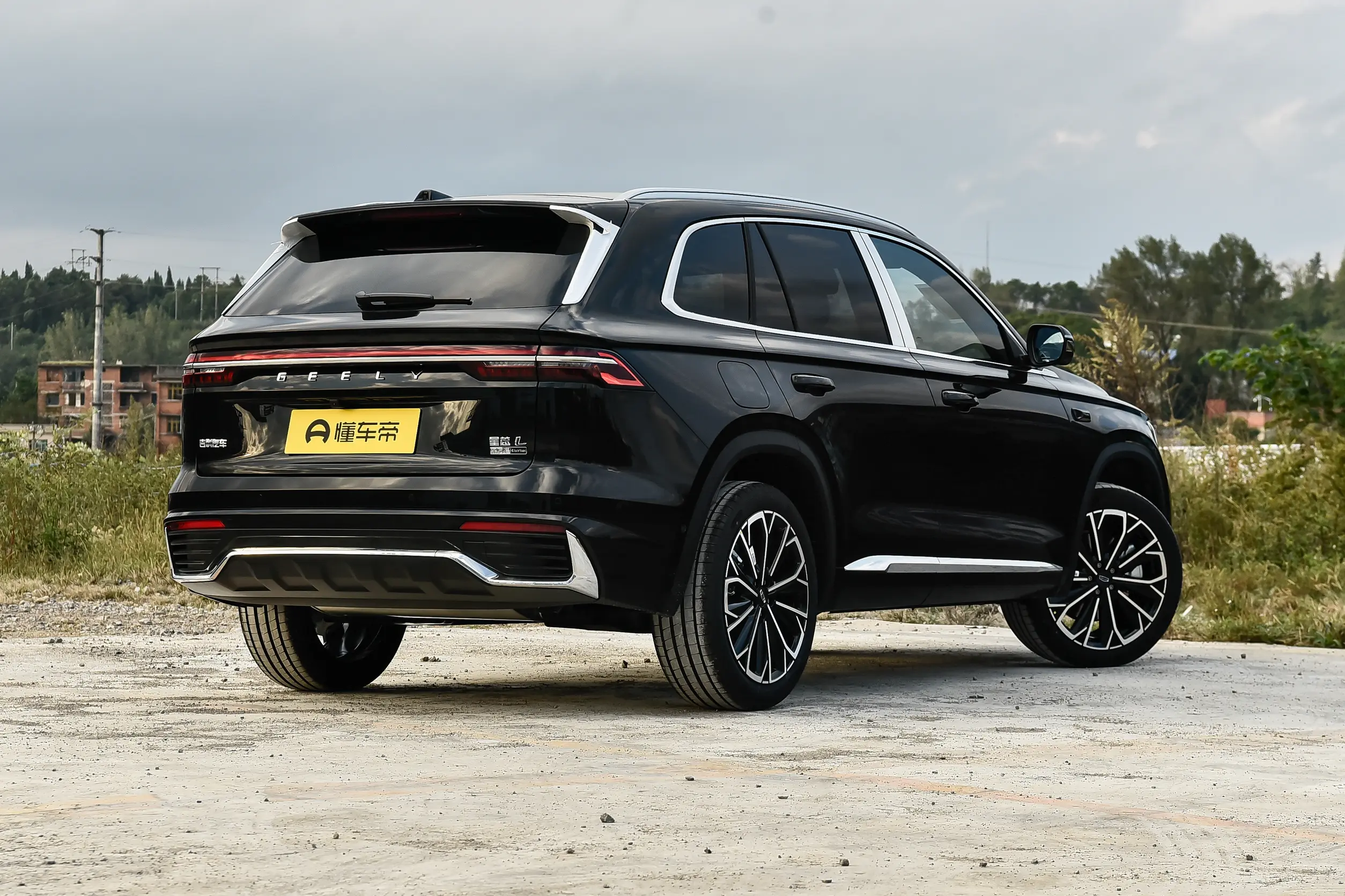 Geely Monjaro: купить под заказ из Киргизии