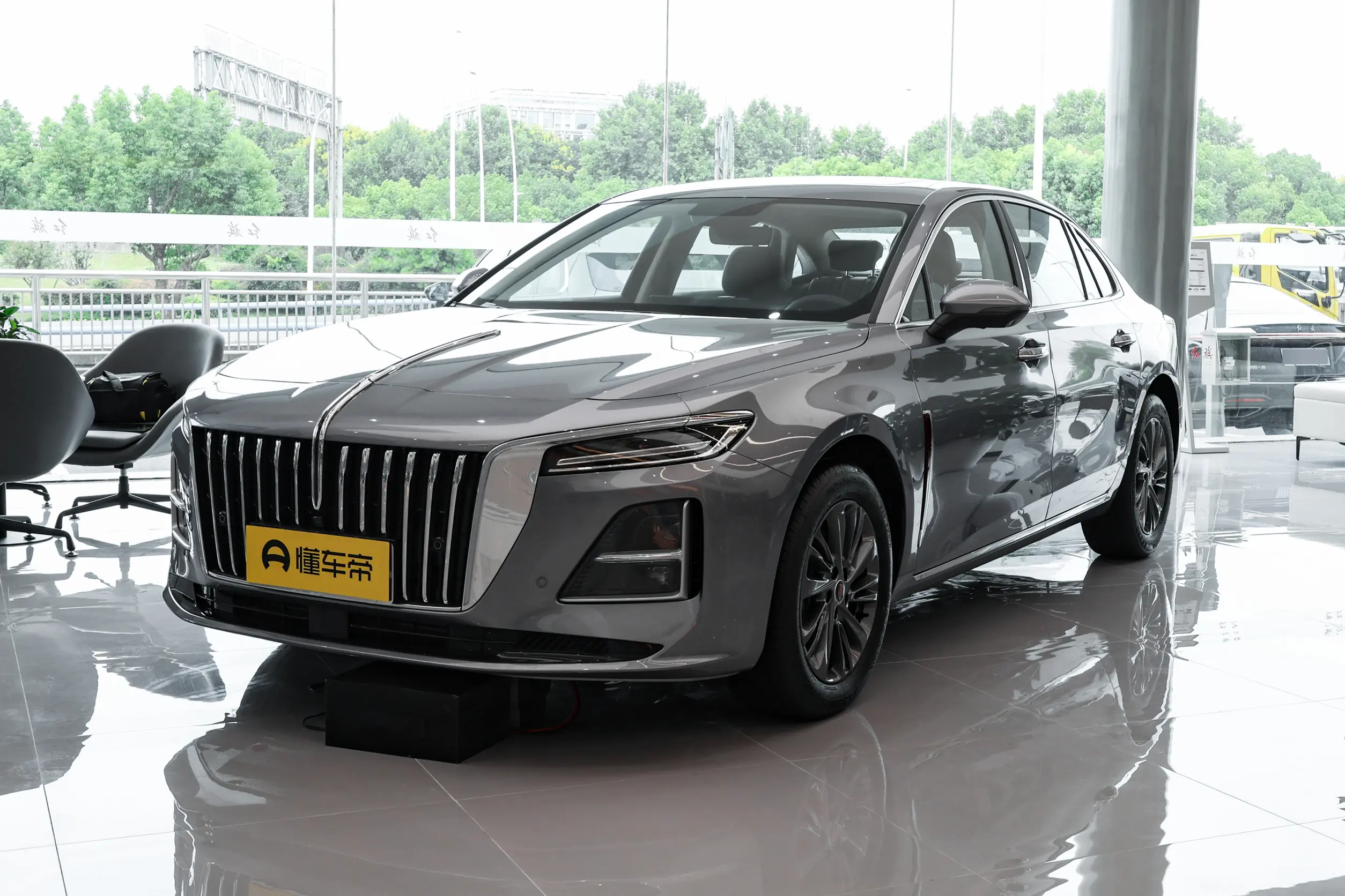 Hongqi H5: купить под заказ из Китая