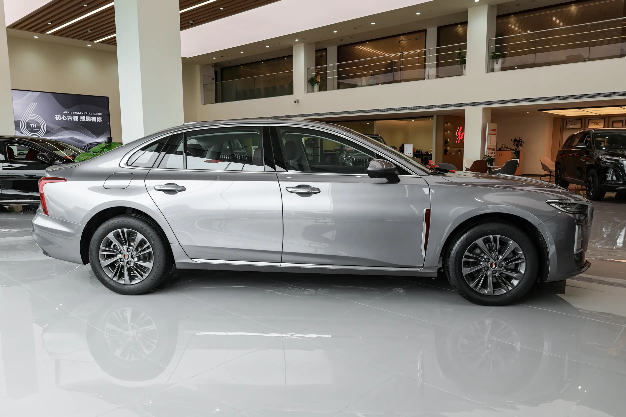 Hongqi H5: купить под заказ из Китая