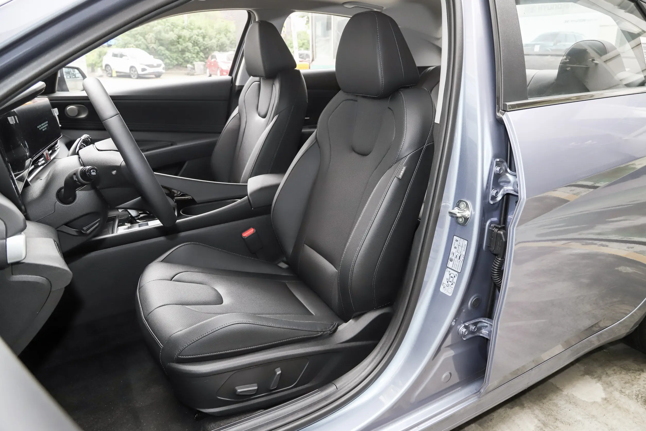 Hyundai Elantra: купить под заказ из Китая