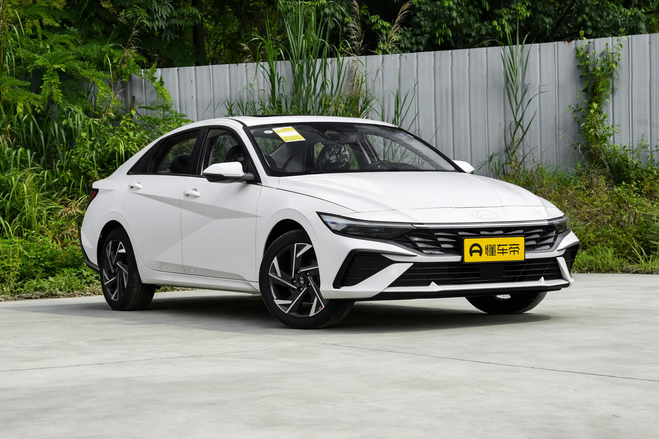 Hyundai Elantra: купить под заказ из Китая
