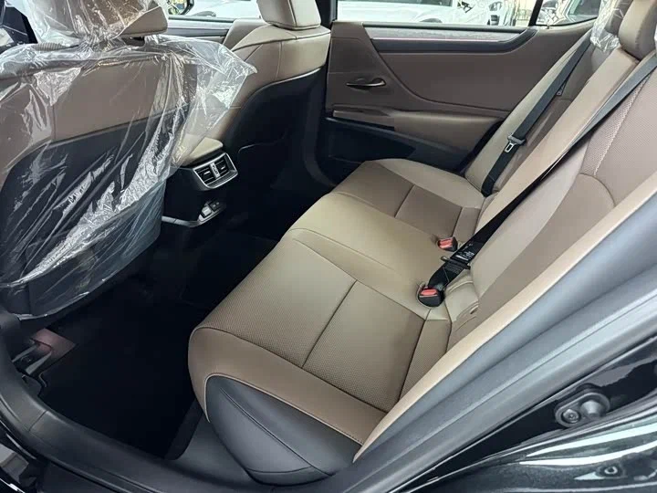 Lexus ES200: купить под заказ из Киргизии