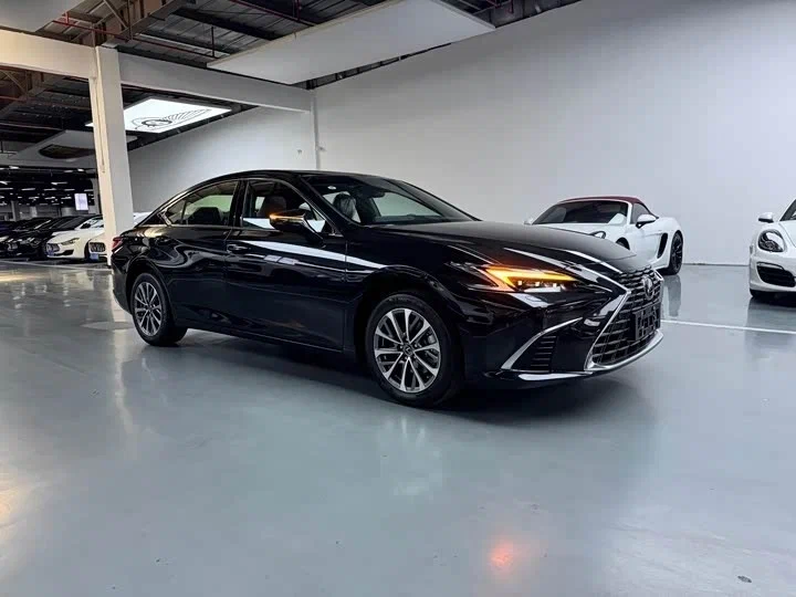 Lexus ES200: купить под заказ из Киргизии