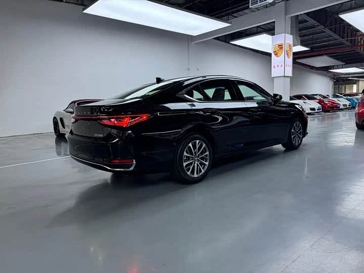 Lexus ES200: купить под заказ из Киргизии