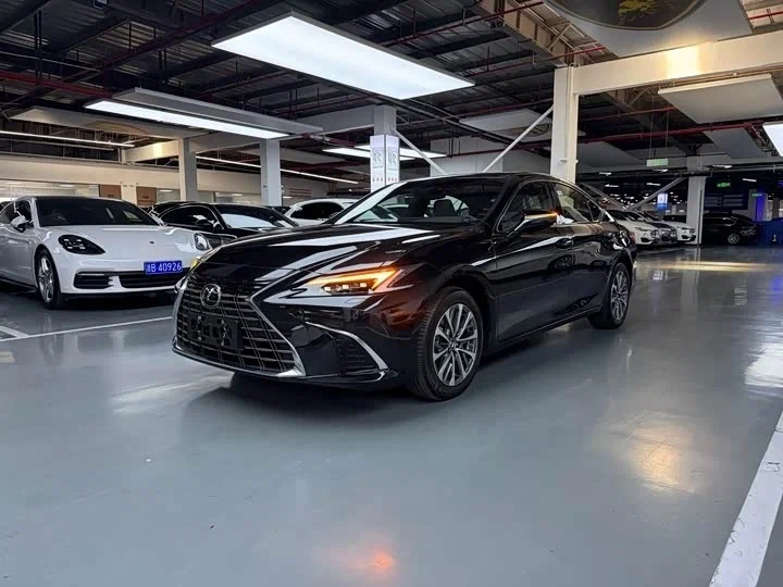 Lexus ES200: купить под заказ из Киргизии