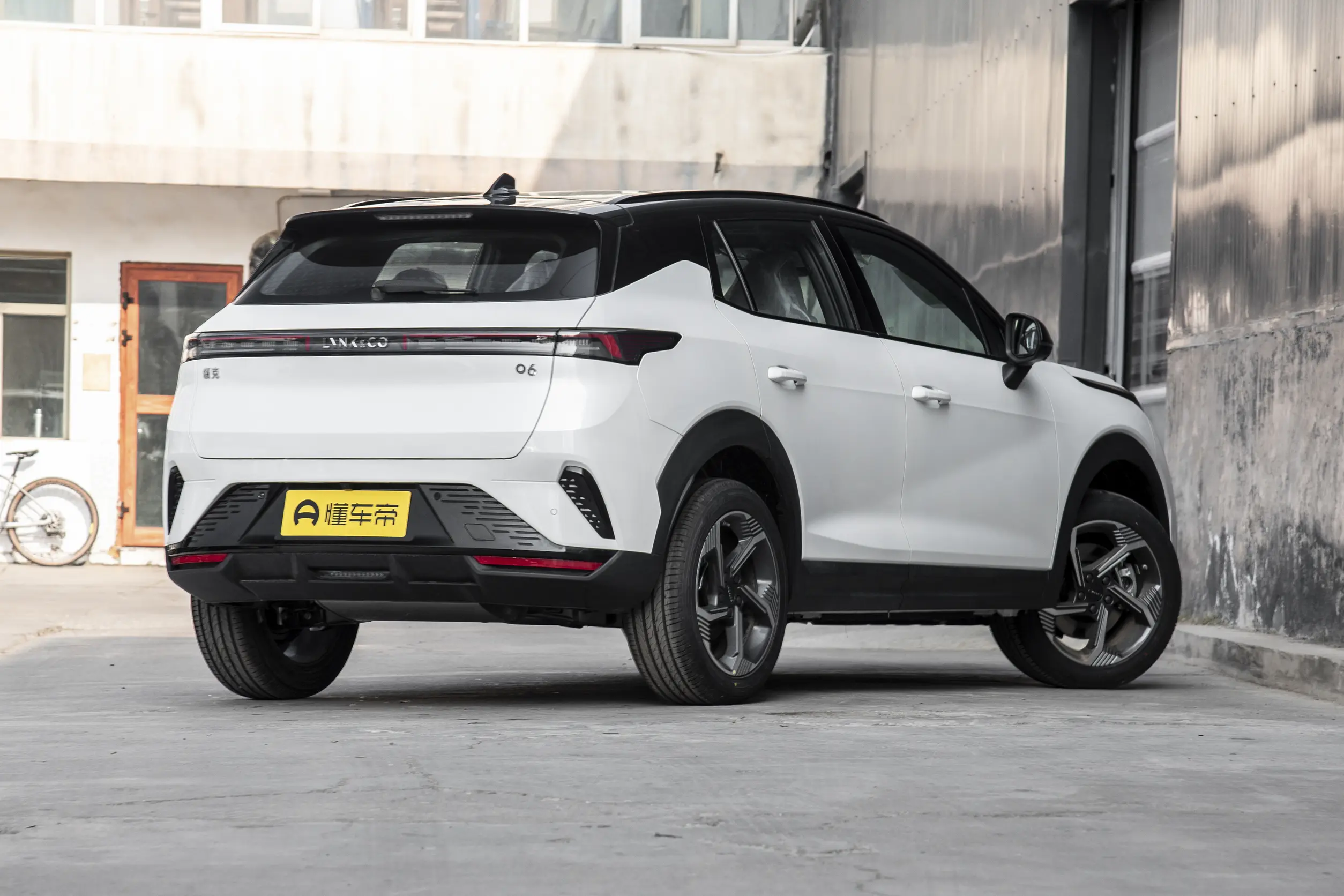 Lynk&Co 06 MAX: купить под заказ из Китая