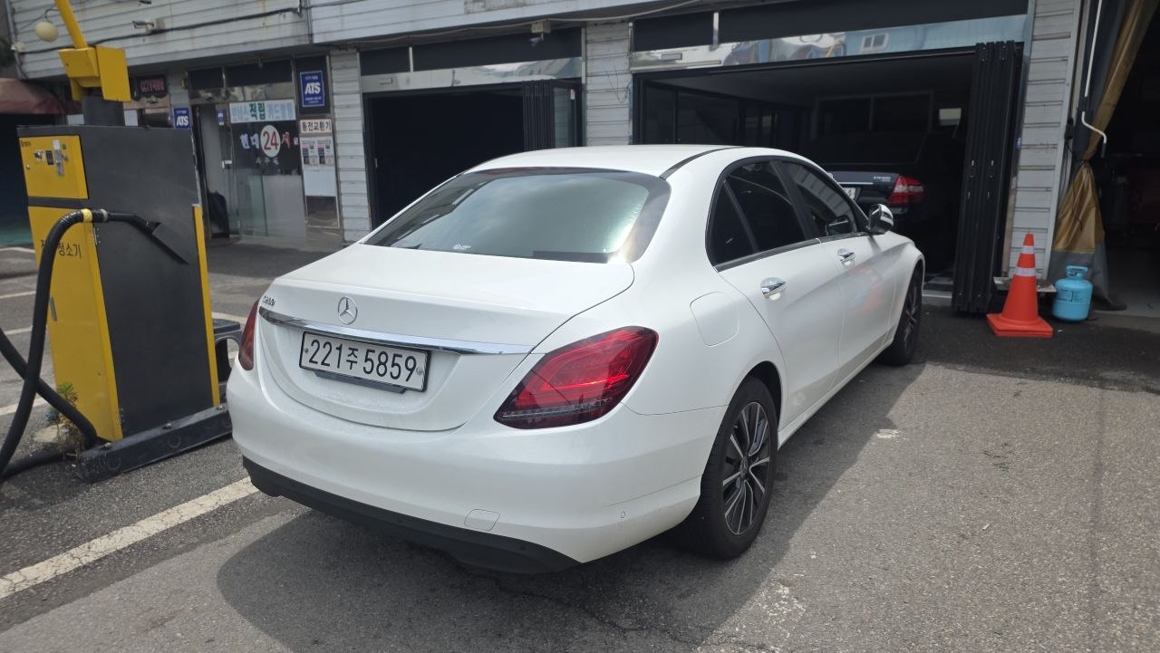 Mercedes-Benz C200: авто из Кореи под ключ