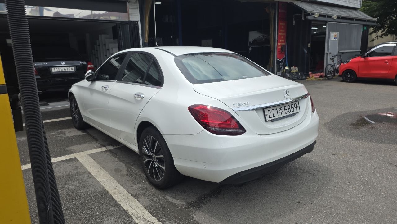 Mercedes-Benz C200: авто из Кореи под ключ