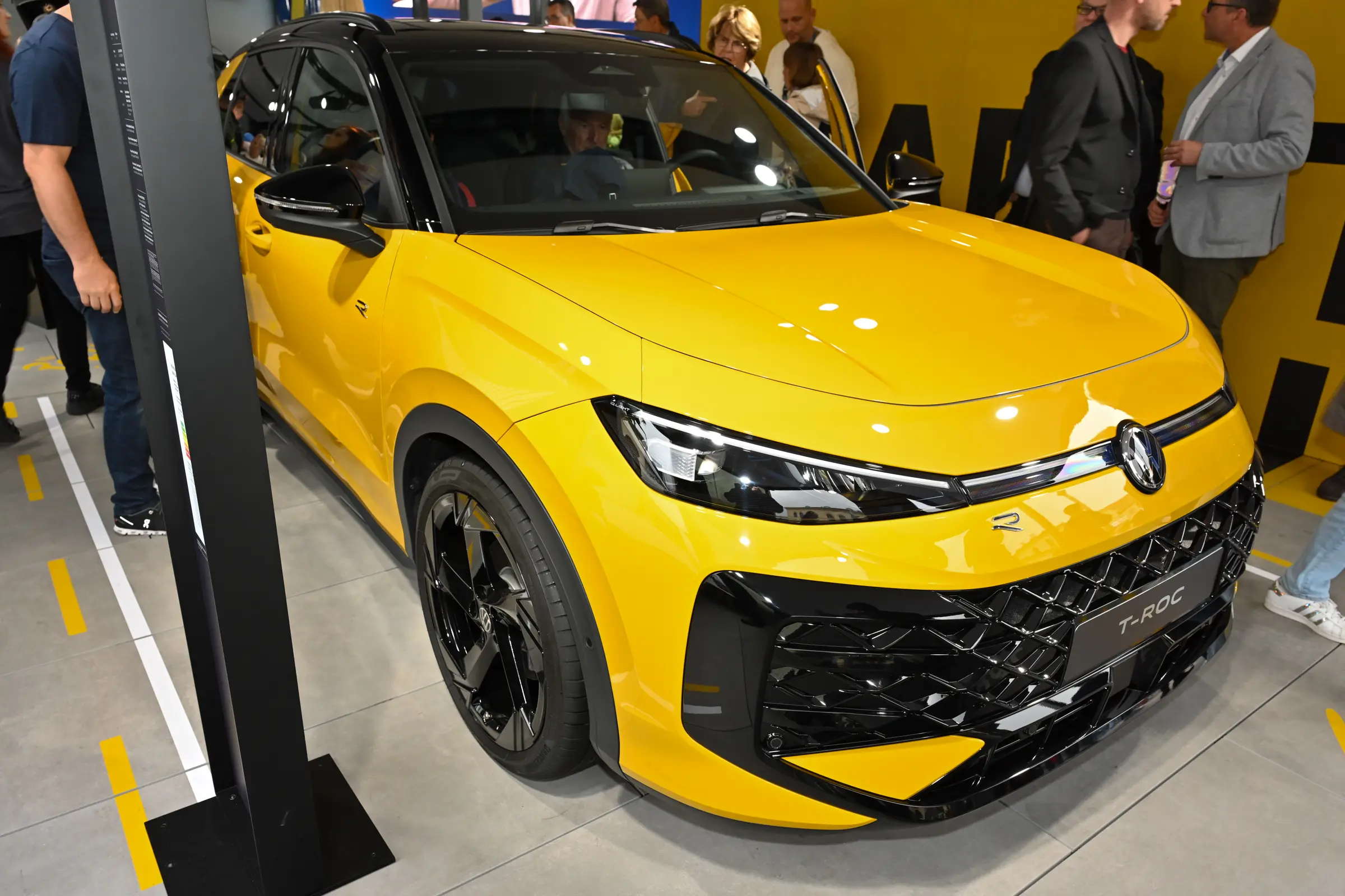 Volkswagen T-Roc: купить под заказ из Китая