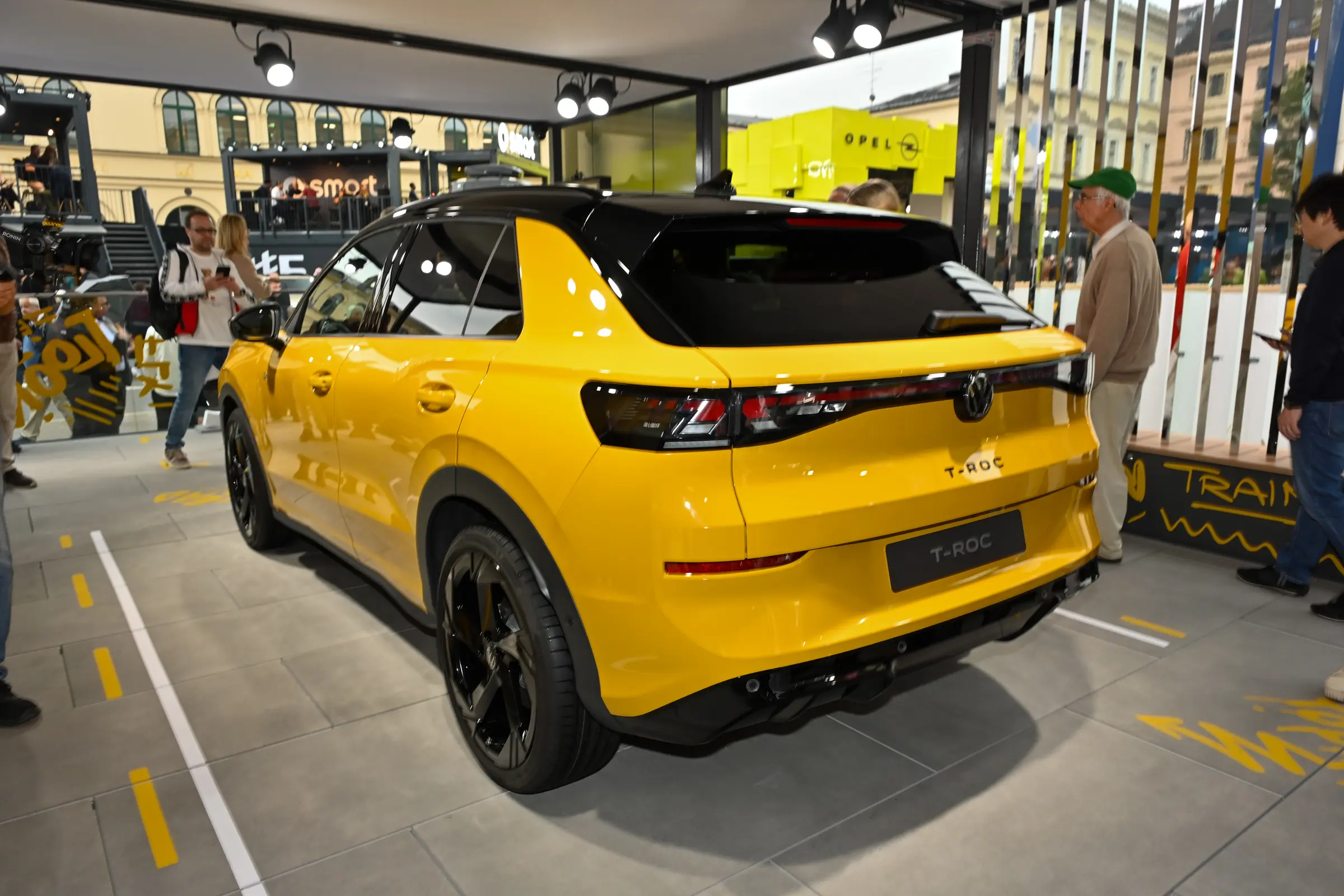 Volkswagen T-Roc: купить под заказ из Китая
