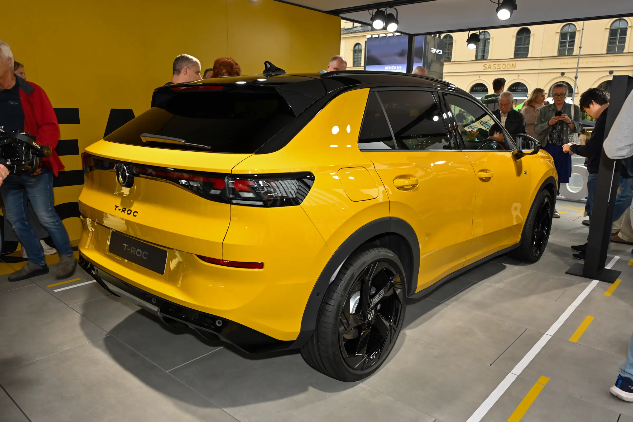 Volkswagen T-Roc: купить под заказ из Китая
