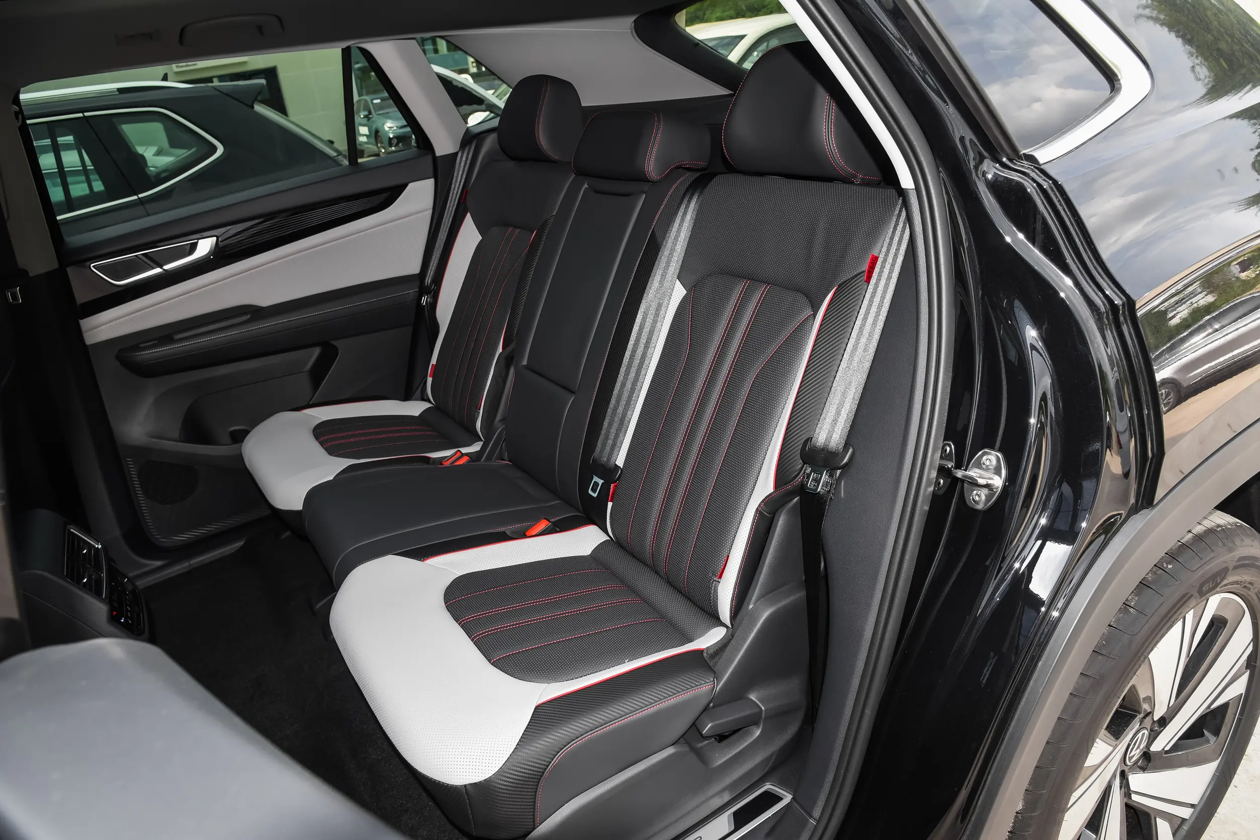 Volkswagen Teramont X: купить под заказ из Киргизии