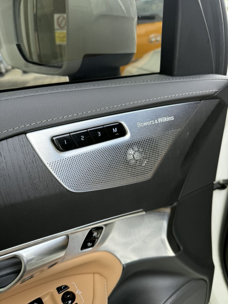 Volvo XC90 B6 Ultra Bright: авто из Кореи под ключ